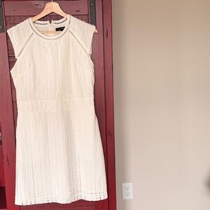 Banana Republic  beautiful sleeveless eyelet dress with pockets - EUC Size 8